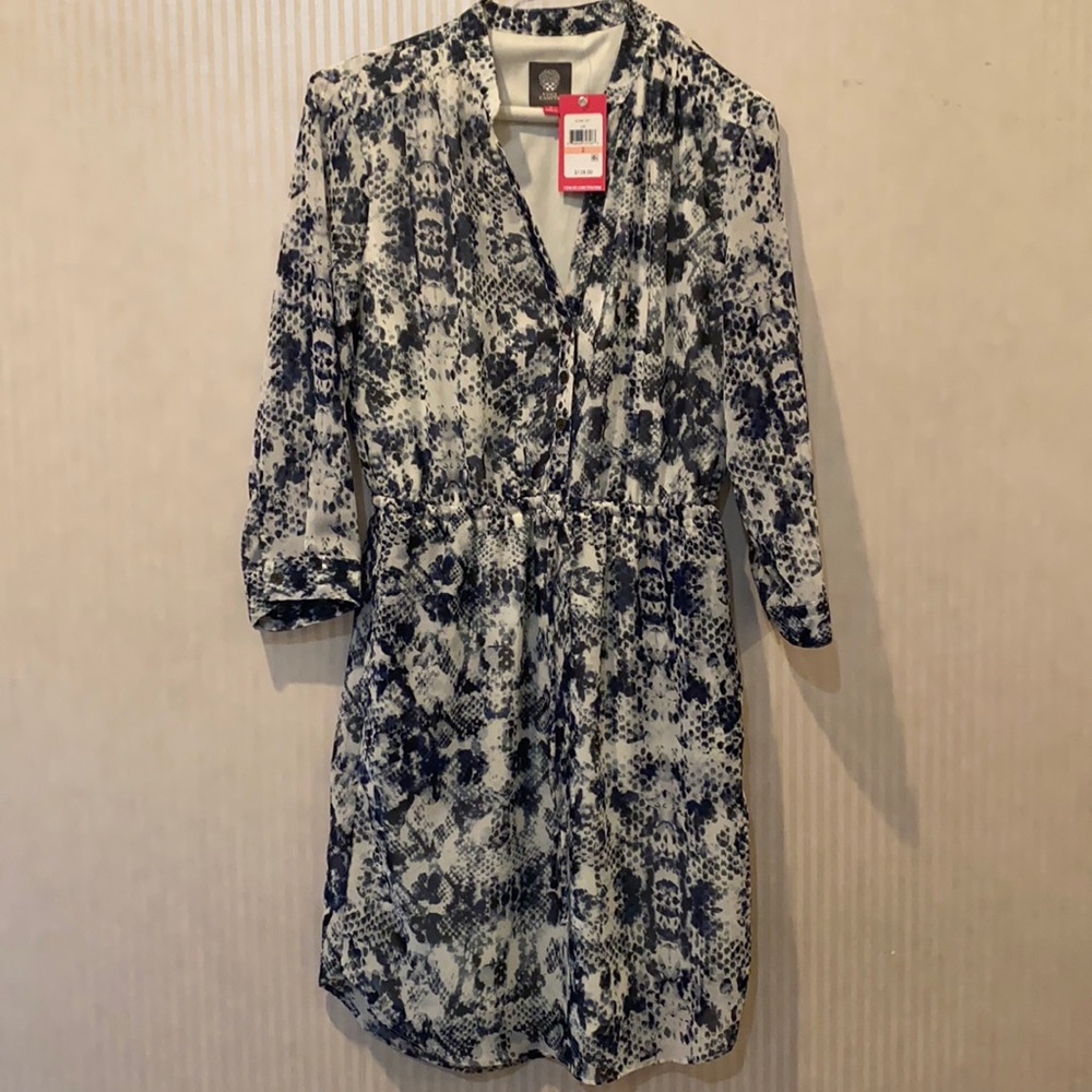 Vince camuto dress with a blue and white print
